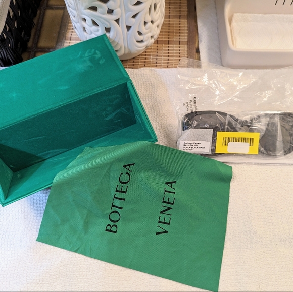 NWT • BOTTEGA VENETA Sunglasses - Picture 6 of 10